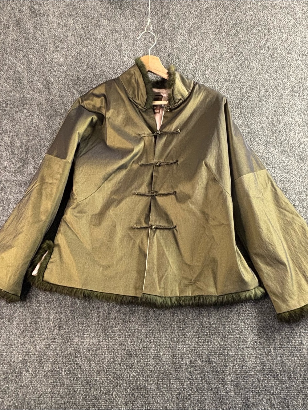 Vintage Olive Green Women's Shanghai tang silk Jacket with fur trim